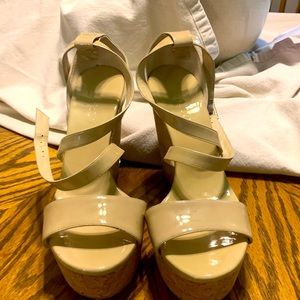 Jimmy Choo wedge sandals cream patent leather size 41 nwot